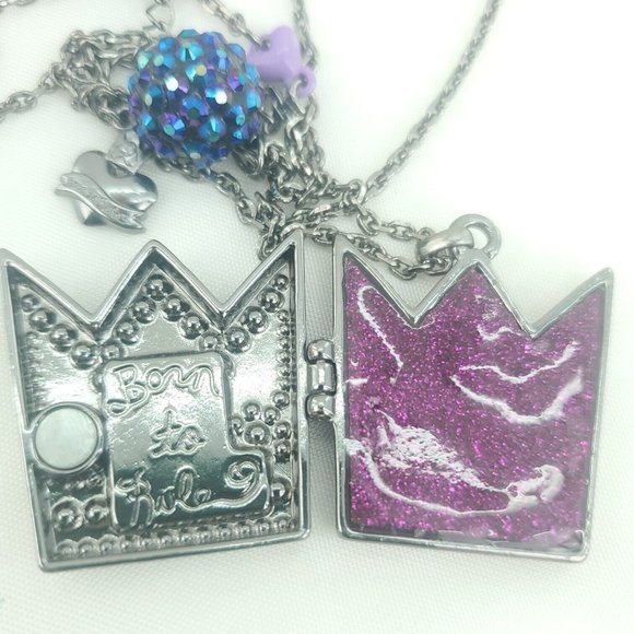 Womens Silvertone Cable Chain Lobster Clasp Charms Born To Rule Locket Necklace - Picture 5 of 8